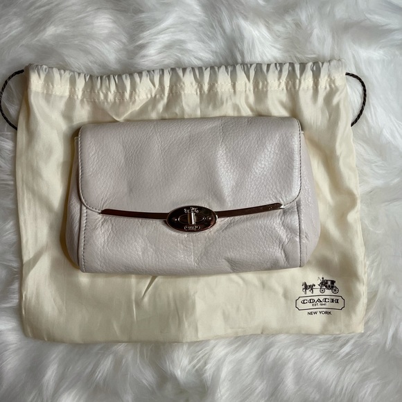 Coach Crossbody White smooth leather bag - Picture 2 of 5